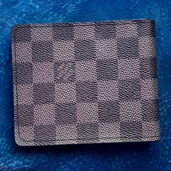 Luis Vuitton wallet - Picture 1 of 2